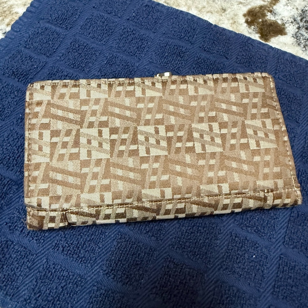 Geometric Patterned Tan Wallet - Picture 2 of 4